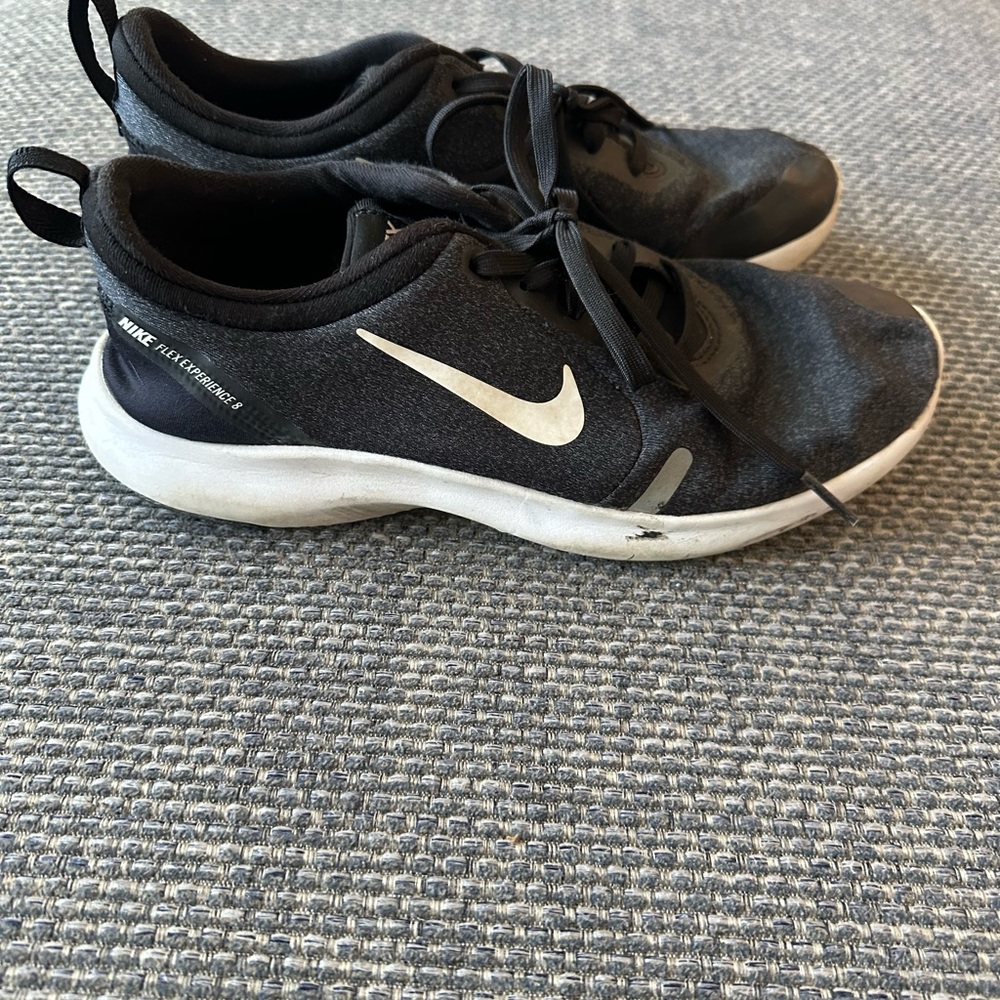 Nike Flex Experience 8 Black White Running Shoes Women’s Size 7